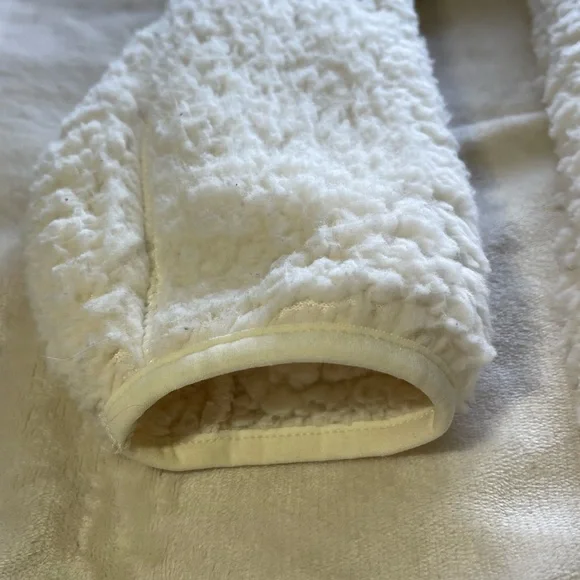 Cream Sherpa Pullover size Medium - Picture 5 of 14